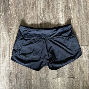 Black Lululemon Low-Rise Speed Up Shorts 2.5”